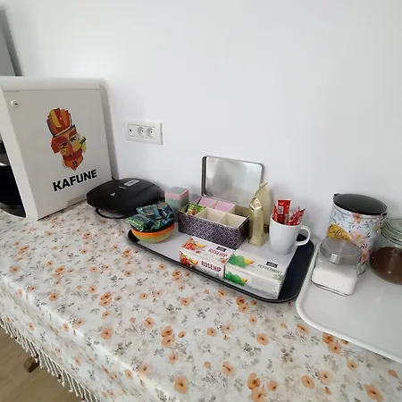 Friends House - Station - Self Check-in Pensión