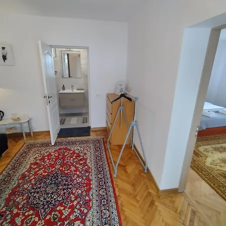 Pensión Friends House - Station - Self Check-in Braşov